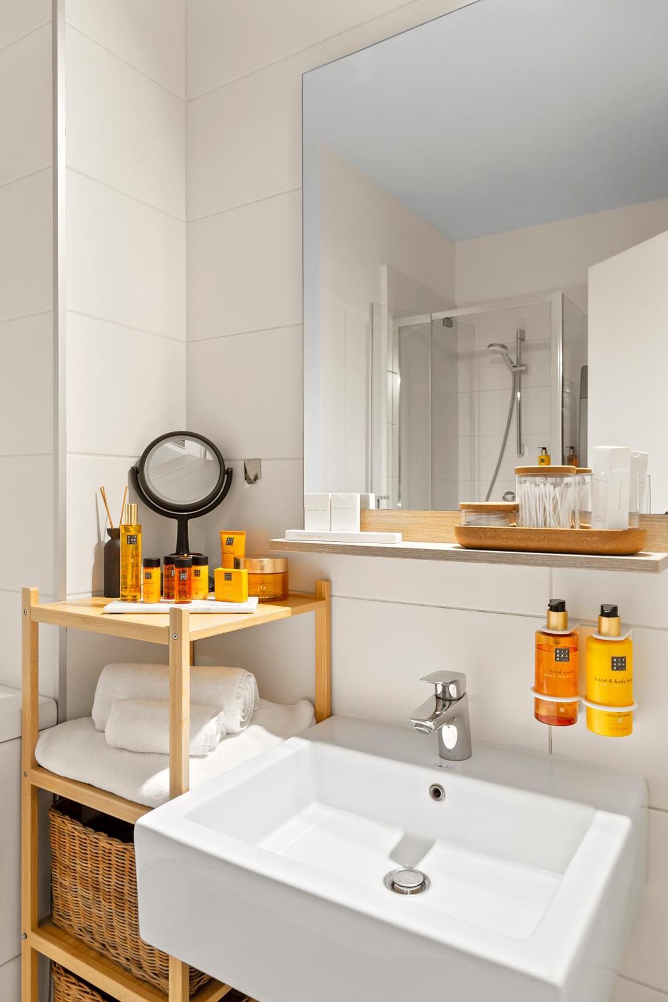 Mido Park Apartment With Private Parking & Self Check-In Bucarest Extérieur photo